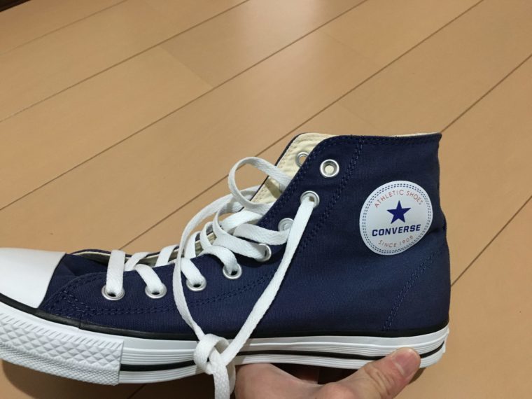 カビキラーで脱色したオールスターの写真