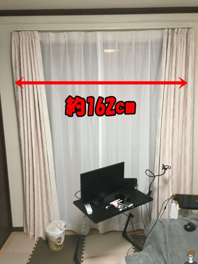 東京インテリアで買ったリクライニングソファの搬入口|窓ガラスの写真