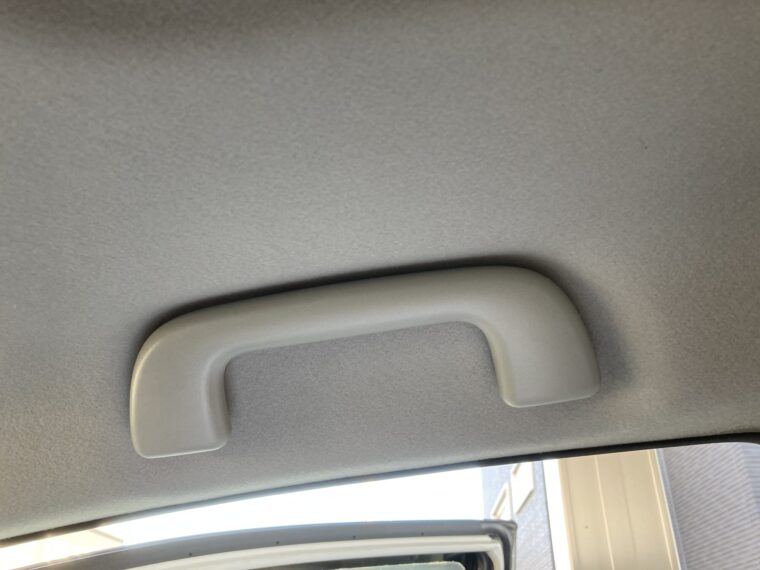 車のアシストグリップの写真